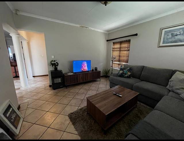 3 BEDROOM HOUSE FOR SALE IN COUNTRY VIEW